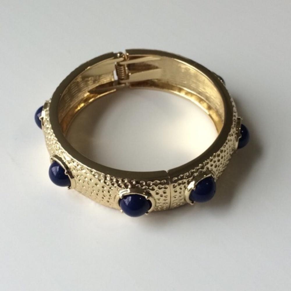 NEW!  Fantastic Clamp Style Bangle Bracelet